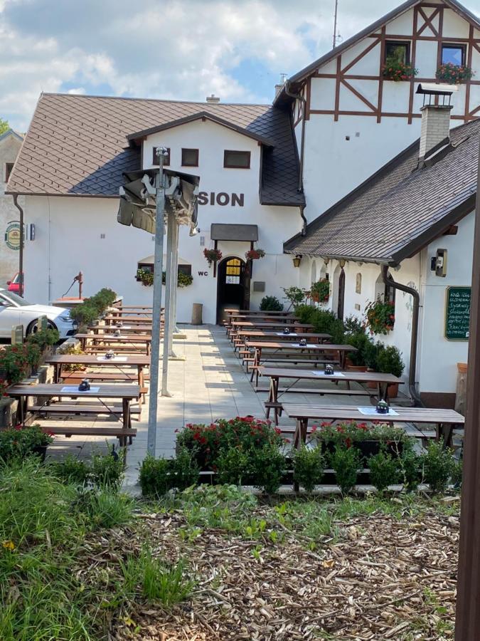 Hostinec U Pejska A Kocicky Marianske Lazne Exterior photo