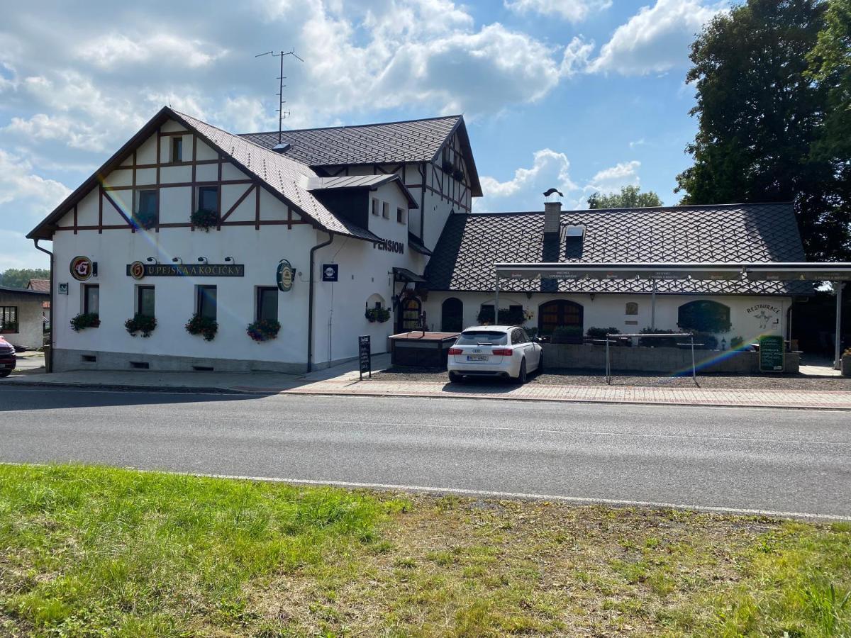 Hostinec U Pejska A Kocicky Marianske Lazne Exterior photo