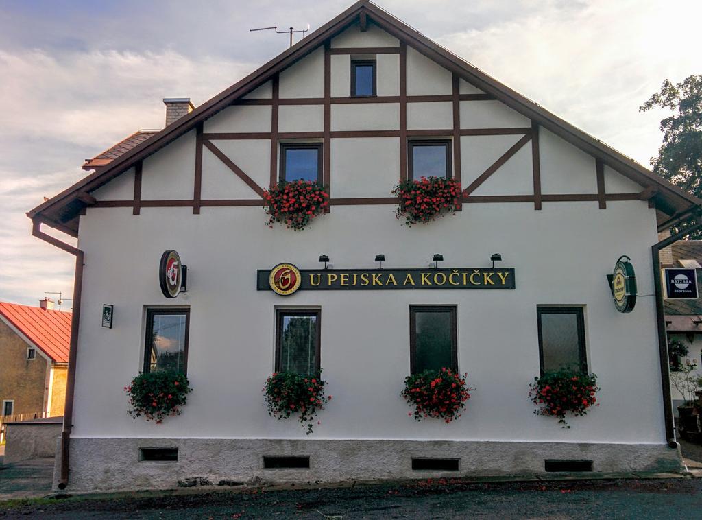Hostinec U Pejska A Kocicky Marianske Lazne Exterior photo