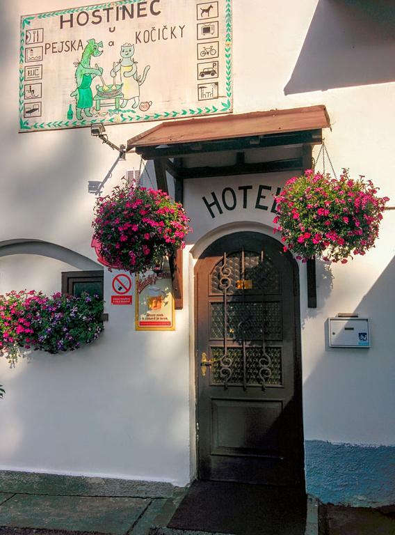 Hostinec U Pejska A Kocicky Marianske Lazne Exterior photo