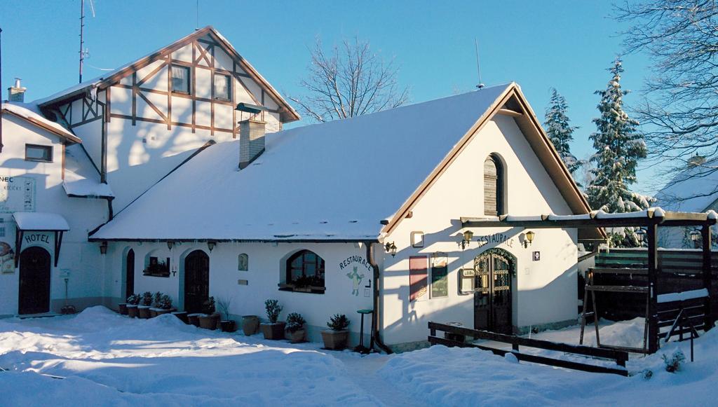 Hostinec U Pejska A Kocicky Marianske Lazne Exterior photo