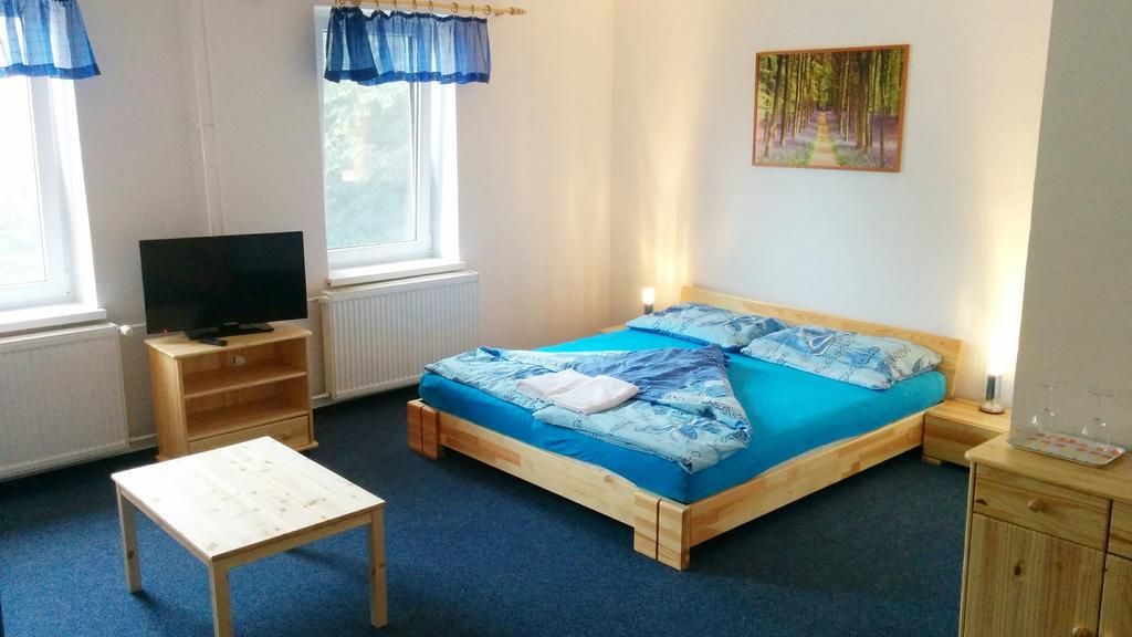 Hostinec U Pejska A Kocicky Marianske Lazne Room photo